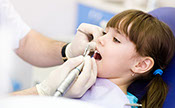 this is a picture of child having dental checkup saini dental clinic best dental clinic in jalandhar